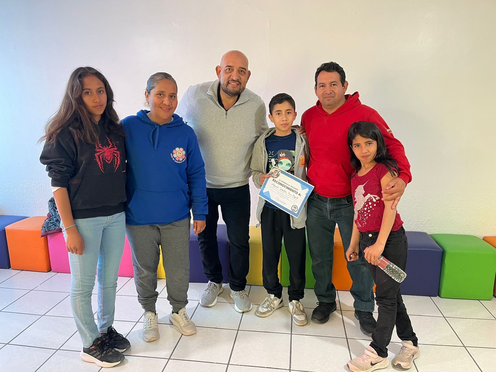 Foto de reconocimiento en familia